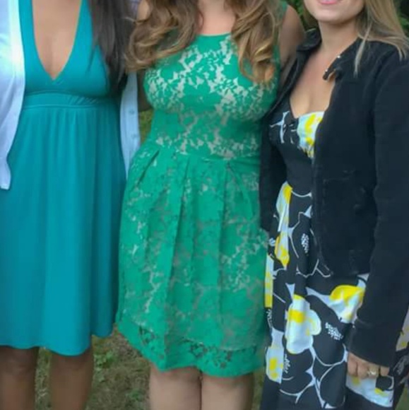 Green lace dress - Picture 2 of 5